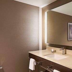 Deluxe Marina King Room